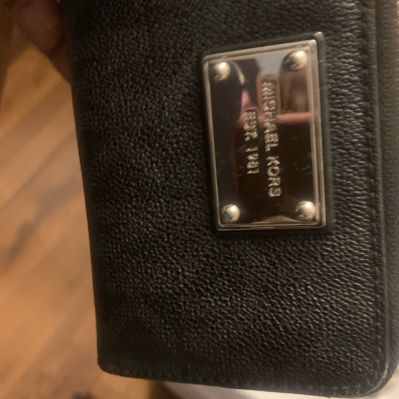 Michael Kors Wallet Great Used Condition - Picture 5 of 5